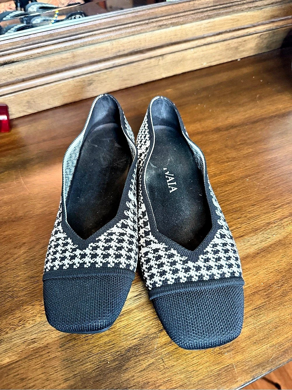 Vivaia Houndstooth Flats in Black & White 37.5 US 7